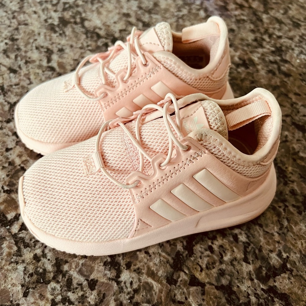 Adidas toddler girl size 7 sneaker